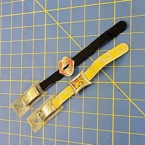 Swap by Beehive Set of 2 Bracelet Hot Red Lips Velvet & Photo Frame Daisy Rubber